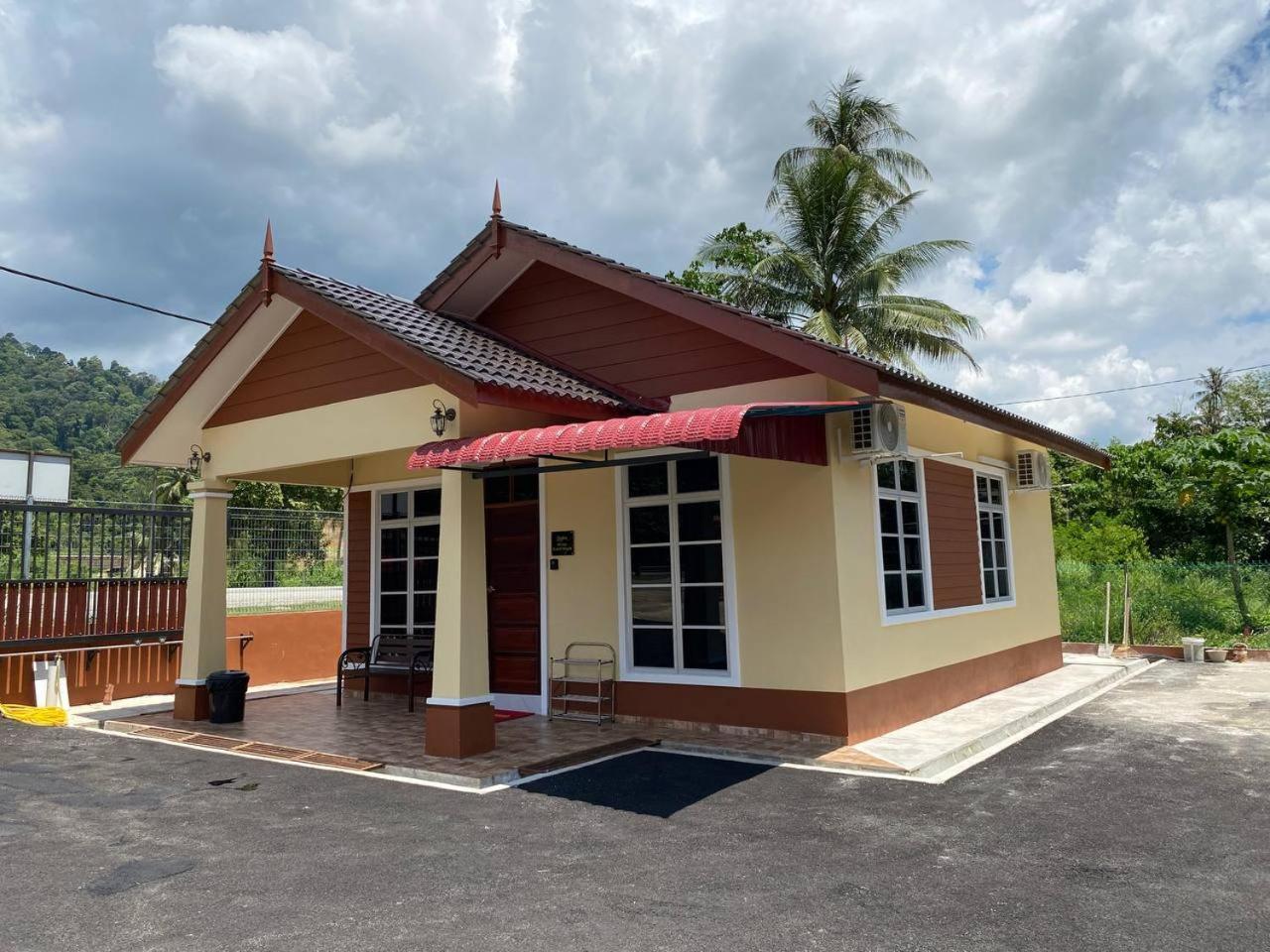 Nsjay Guest House Kampong Gong Balai Exterior photo
