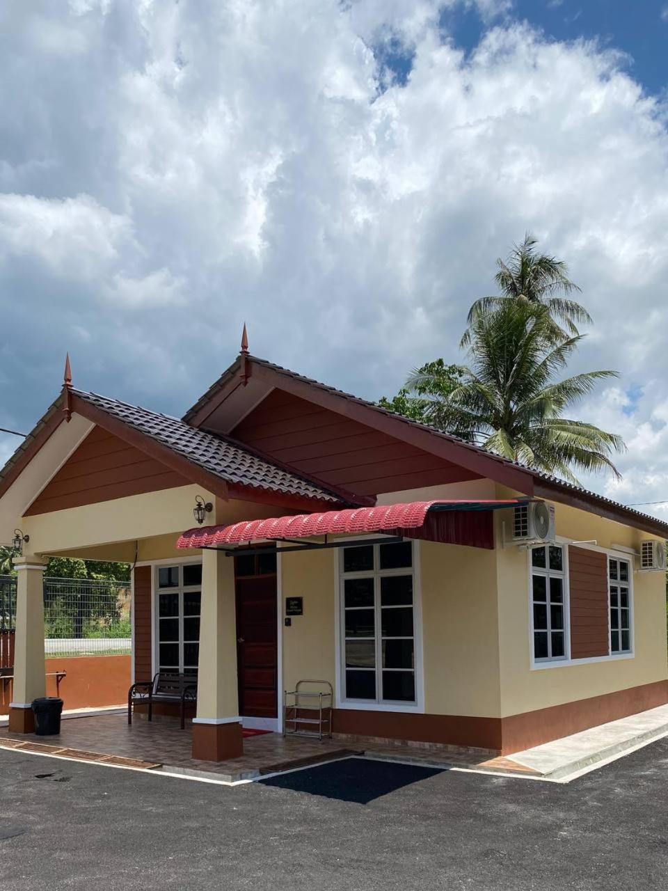 Nsjay Guest House Kampong Gong Balai Exterior photo