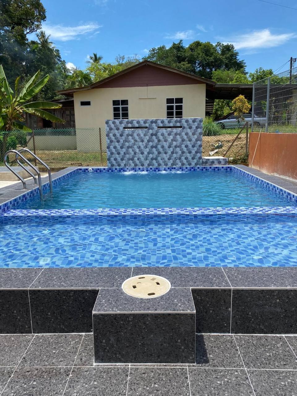 Nsjay Guest House Kampong Gong Balai Exterior photo